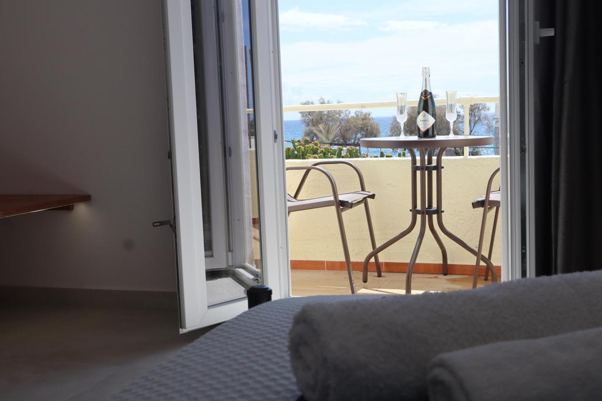 Pension St.George Rooms & Studios Perivolos  Exterior foto